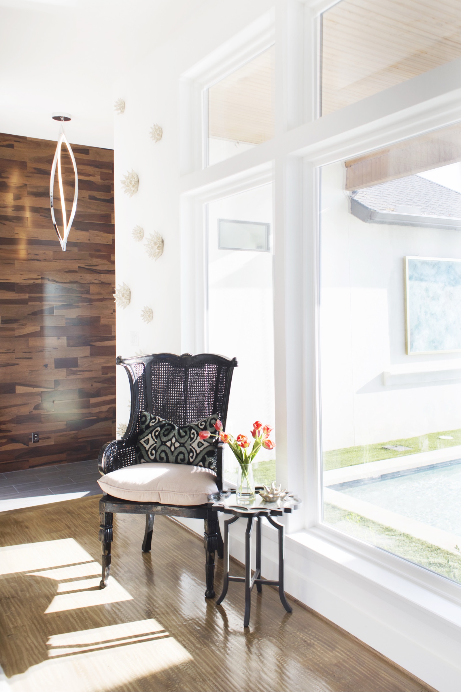Sunlit room with floor-to-ceiling EcoView windows in a Texas home